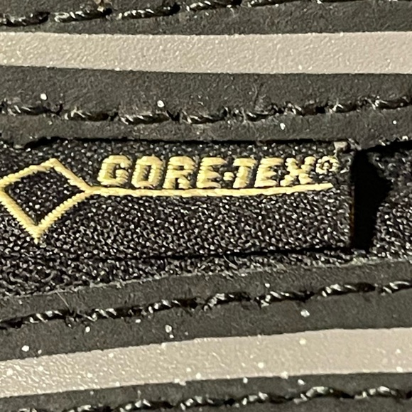 SALOMON X-Ultra Mid GORE-TEX Hiking Boots in Black/Gray Waterproof Performance - Picture 6 of 10